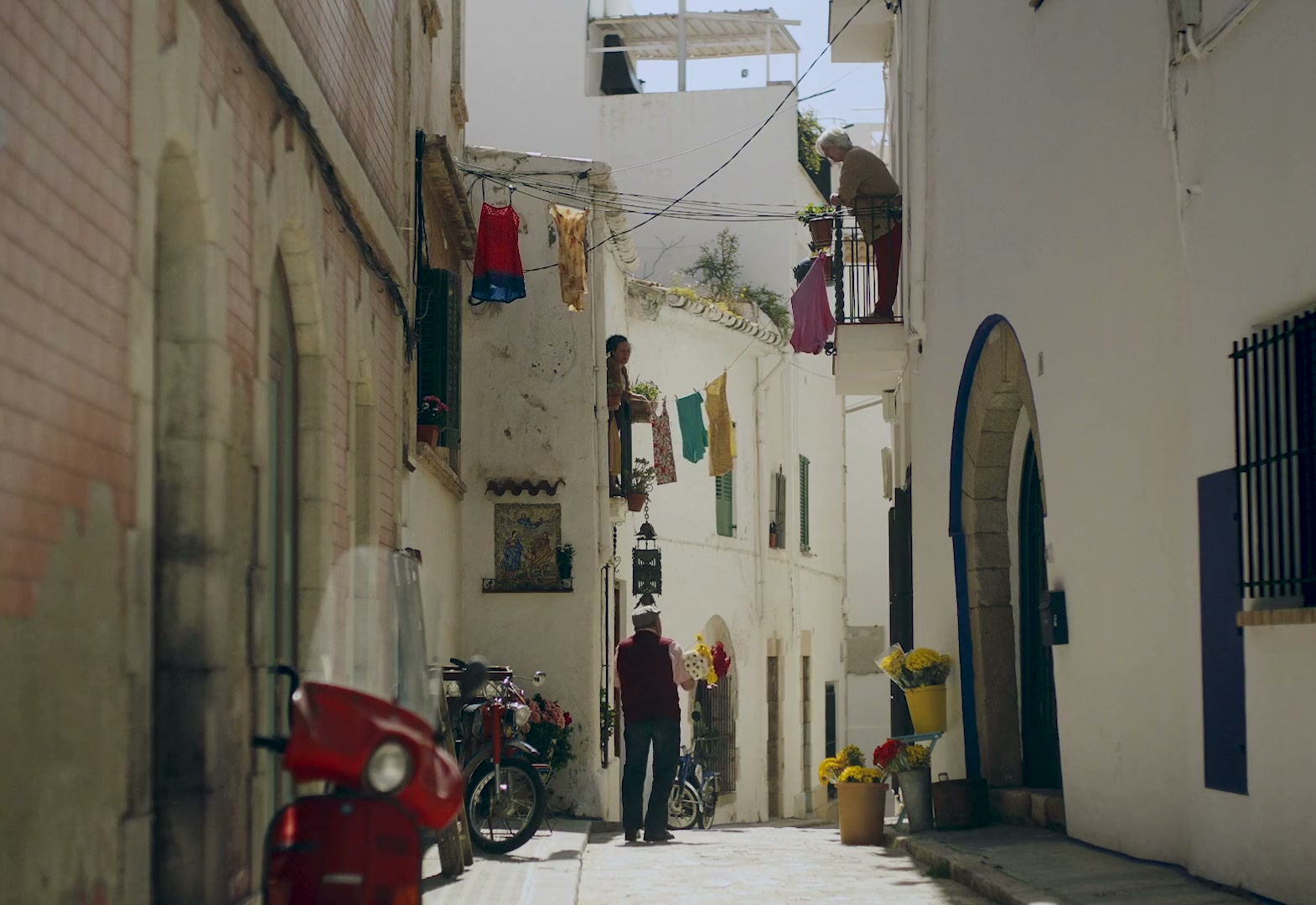 La vida transcurre en las calles de un pueblo